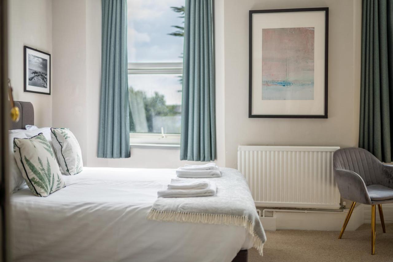 Sleepy Puffin Guest House Tenby Exterior photo